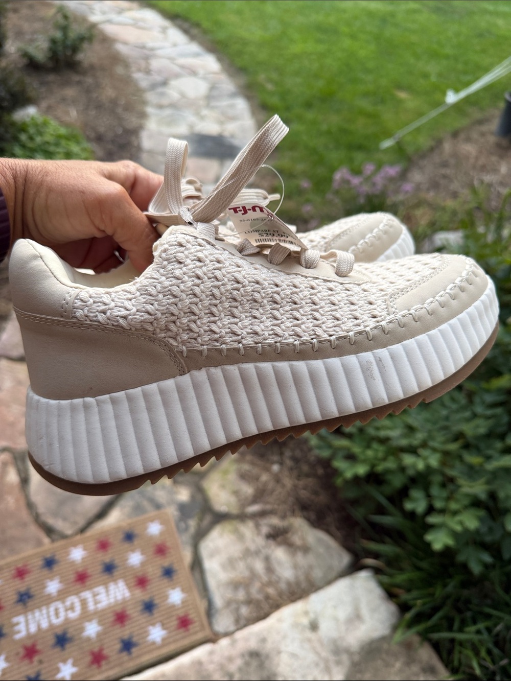 DOLCE VITA Womens Cream Knit Platform Sneakers - Picture 6 of 7